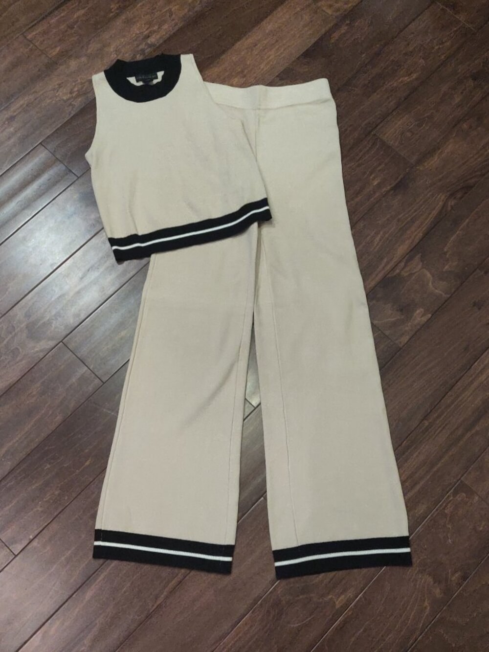 House of Harlow Cream/Black Knit Pant Set Size Top M Pants S